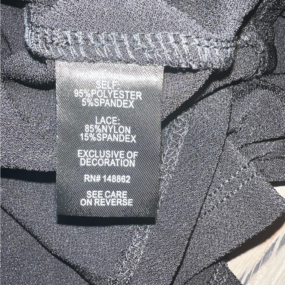 Torrid Studio Crepe Jersey Mock Neck Lace Pieced Keyhole Top Size 4 Black - Picture 11 of 12